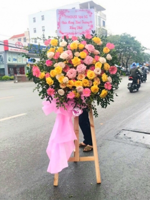 Kệ hoa khai trương, chúc mừng MS83