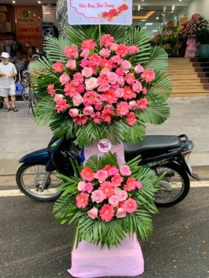 Kệ hoa khai trương, chúc mừng MS92