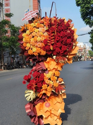 Kệ hoa khai trương, chúc mừng MS443