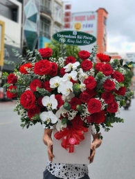 Hộp hoa, giỏ hoa chúc mừng hđ MS437