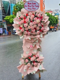 Kệ hoa khai trương, chúc mừng MS381