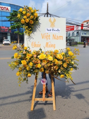 Kệ hoa khai trương, chúc mừng MS100