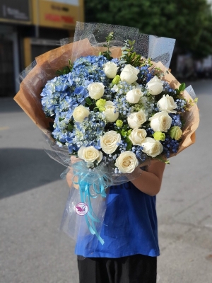 Bó hồng trắng mix màu MS185